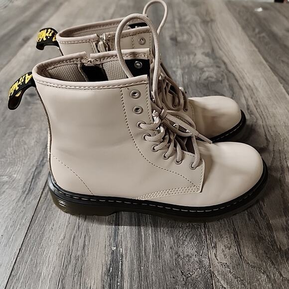 Dr Doc Martens 25634 Patent Leather Combat Boots Tan Women's Size 5 - Picture 2 of 9